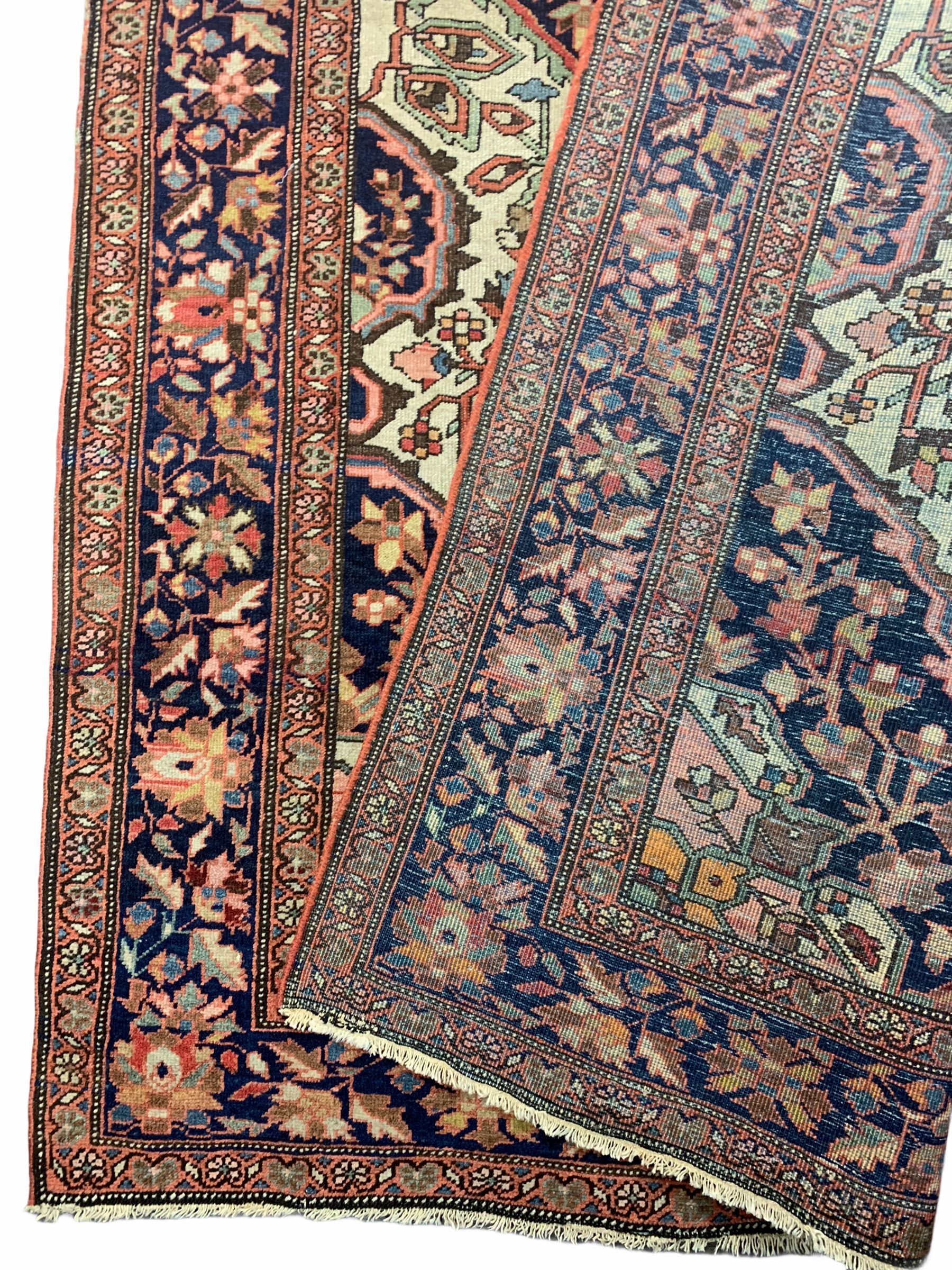 Antique handmade saruk farahan rug 204x123 cm