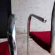 Lot de 4 chaises cantilever avec assise bordeaux et dossier en maille