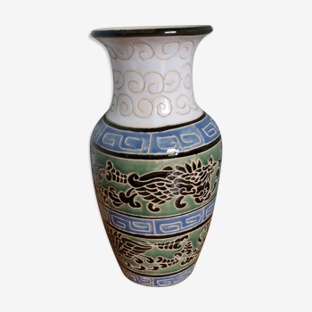 Vase signé en céramique ciselée émaillée
