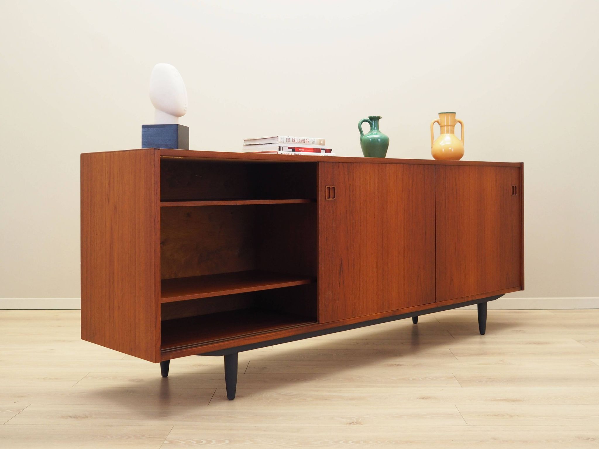 Enfilade en teck, design danois, années 1970, production : Danemark