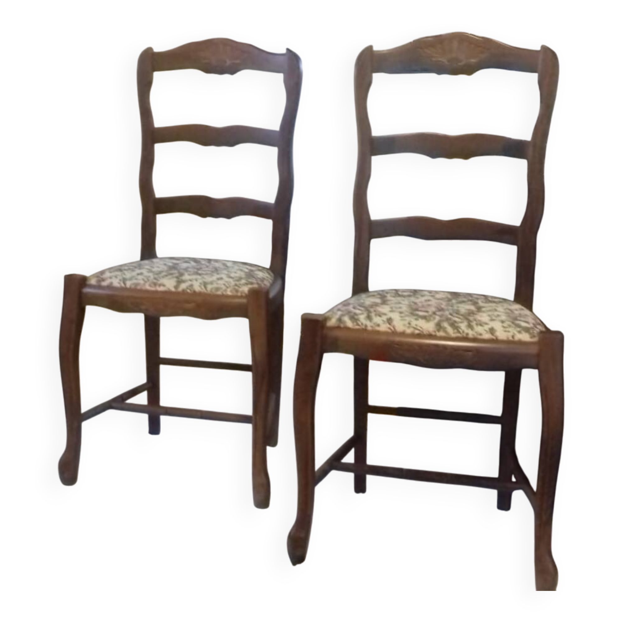 Set of 2 wooden chairs