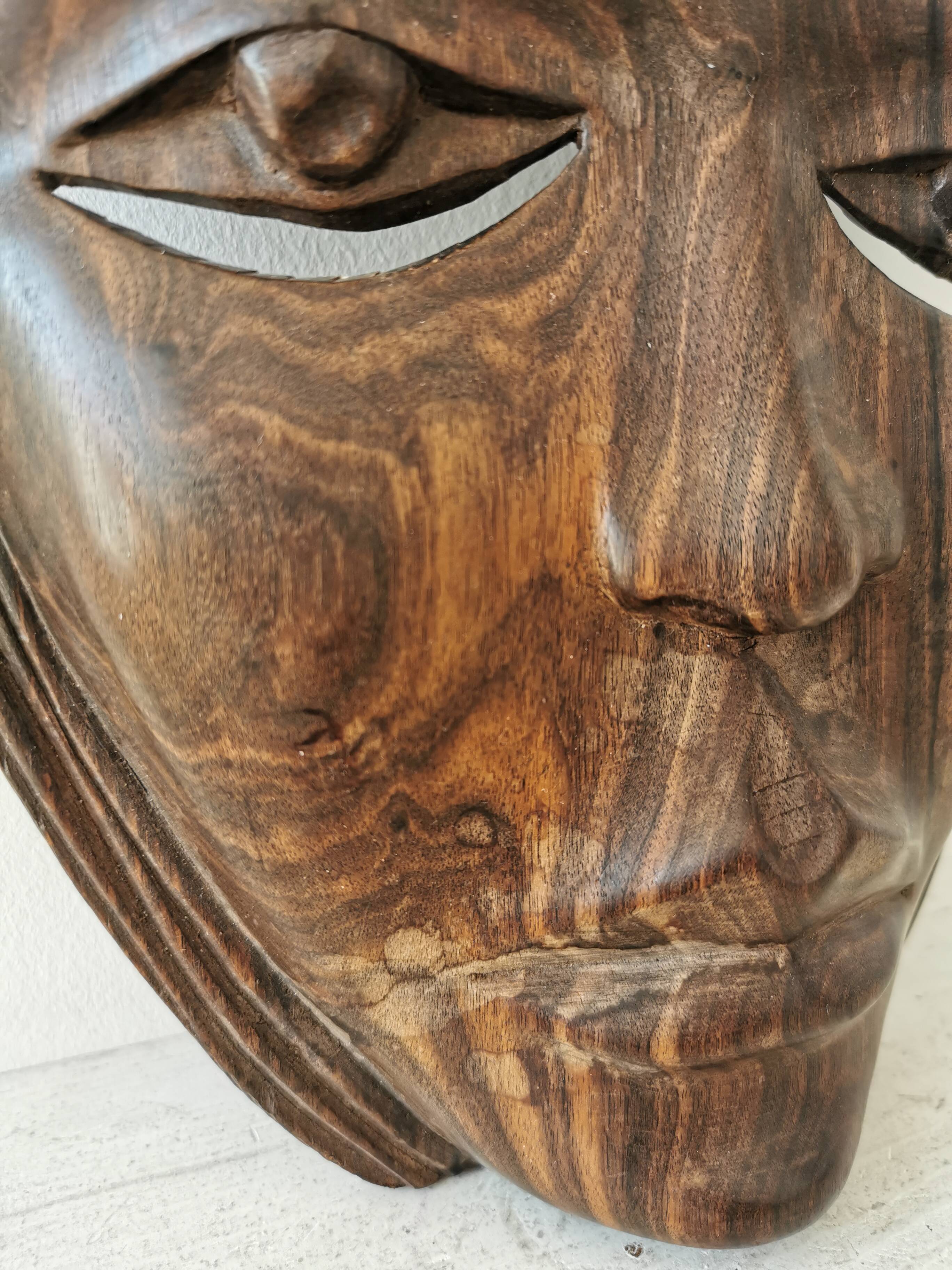 Masque en bois africain sculpté à la main vintage : décoration murale tribale