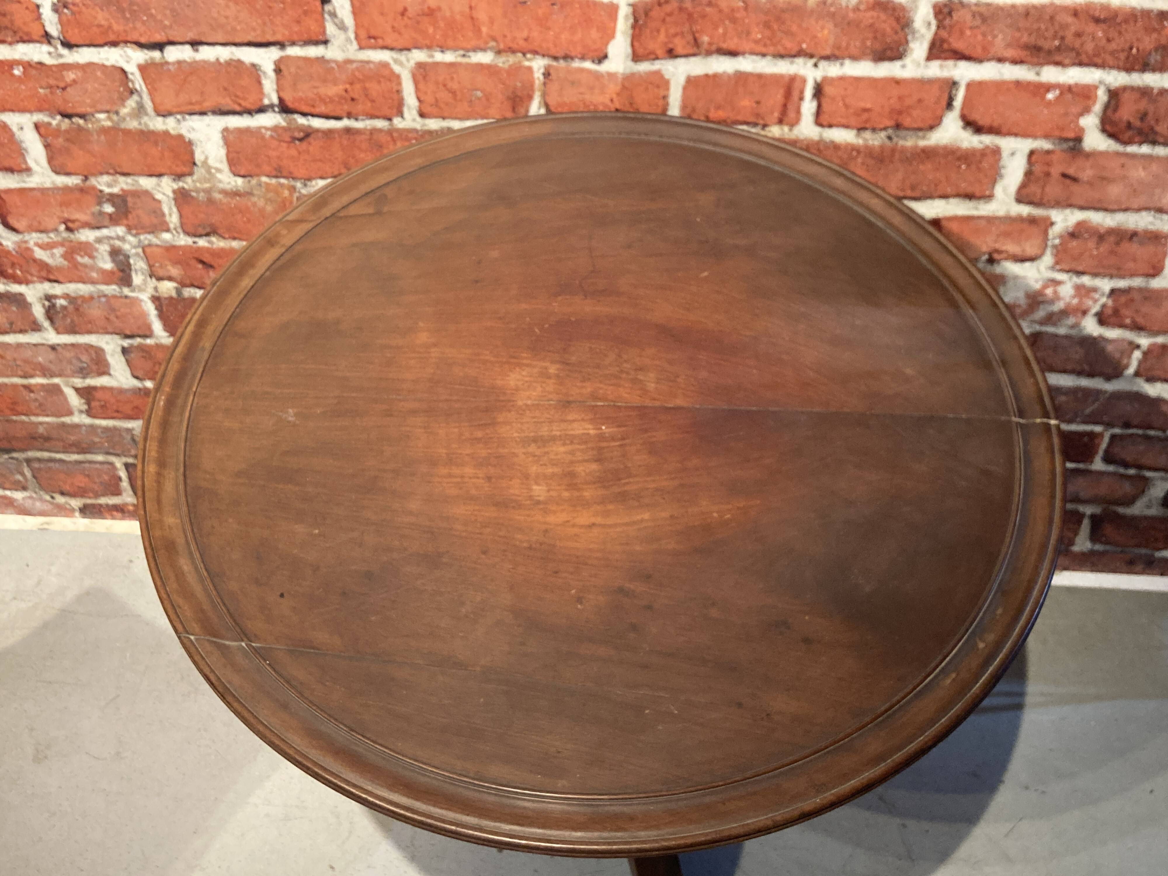 Guéridon en bois avec plateau pliable