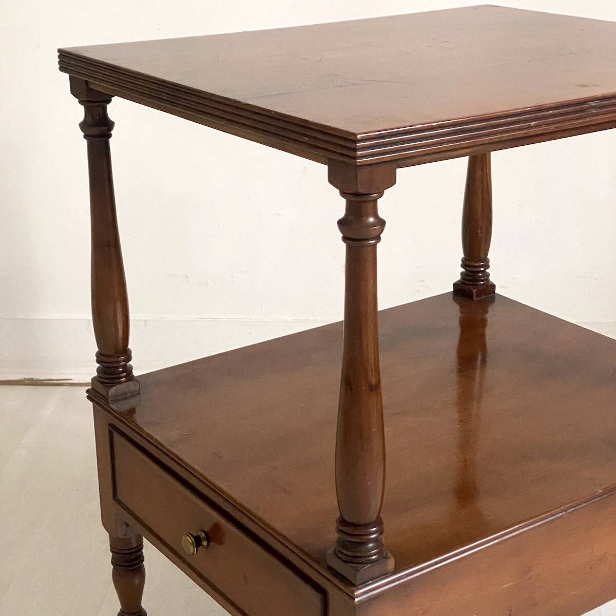 Side table in mahogany and mahogany veneer, 19th century.