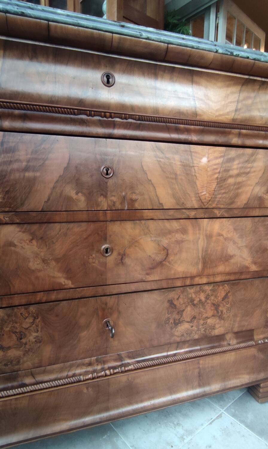 Old 4 drawer chest of drawers with marble top