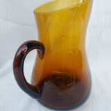 Carafe en verre soufflé ambré