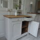 Buffet parisien vintage patiné gris perle, plateau bois.