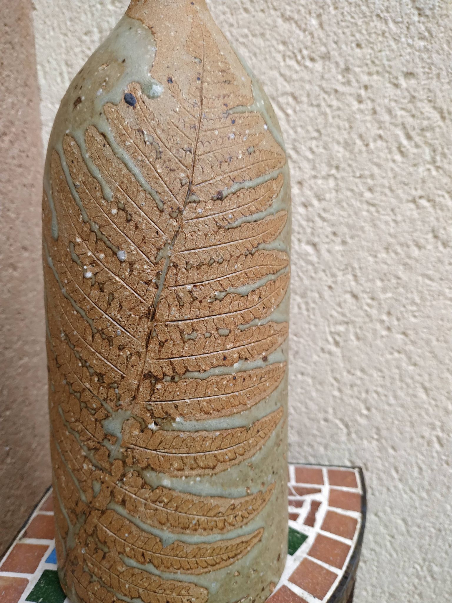 Bouteille en grès au décor de fougère incrustée d'Alain Bernard potier breton