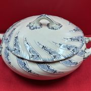 Antique Lunéville earthenware tureen, 28 x 22 x 16 cm