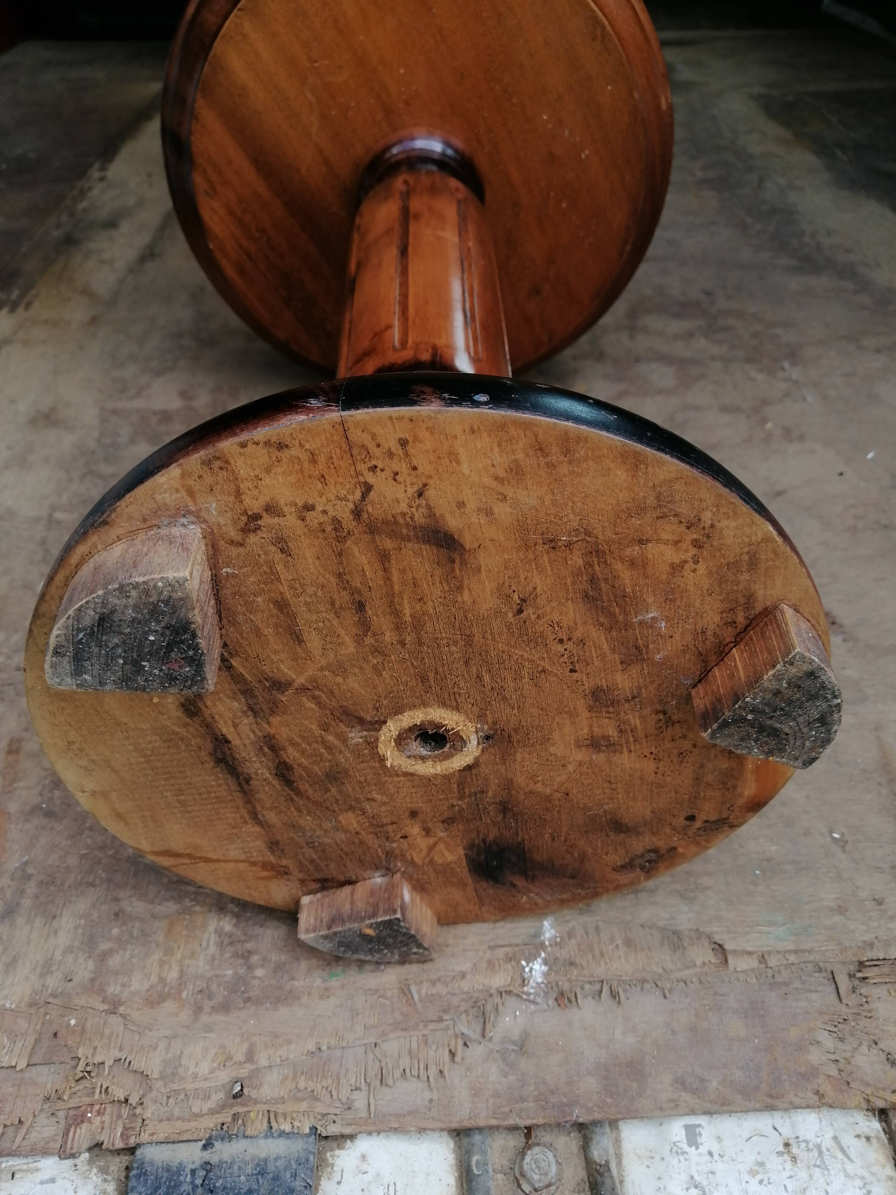 Wooden round selette