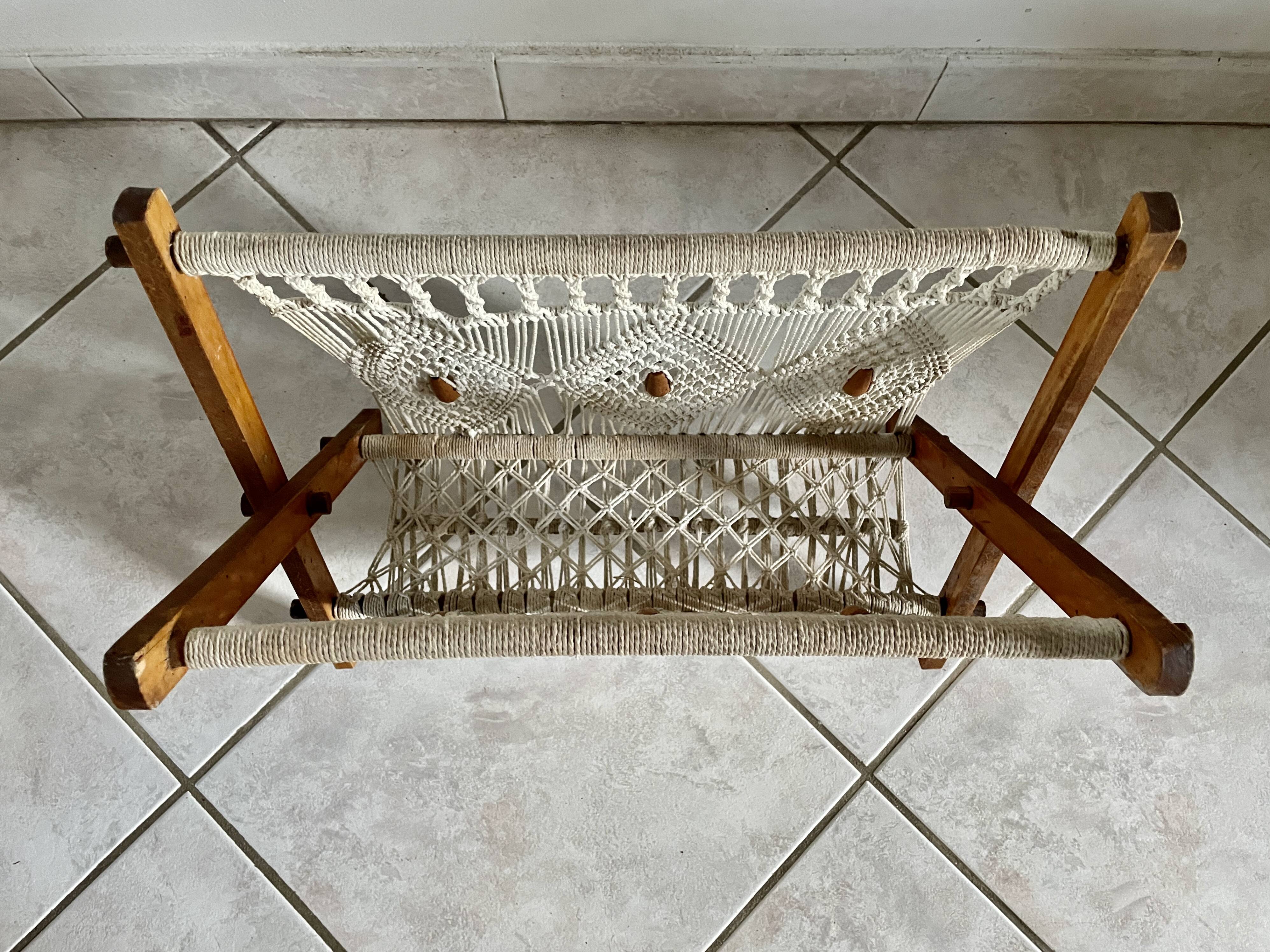 Porte-revue macramé et perles de bois