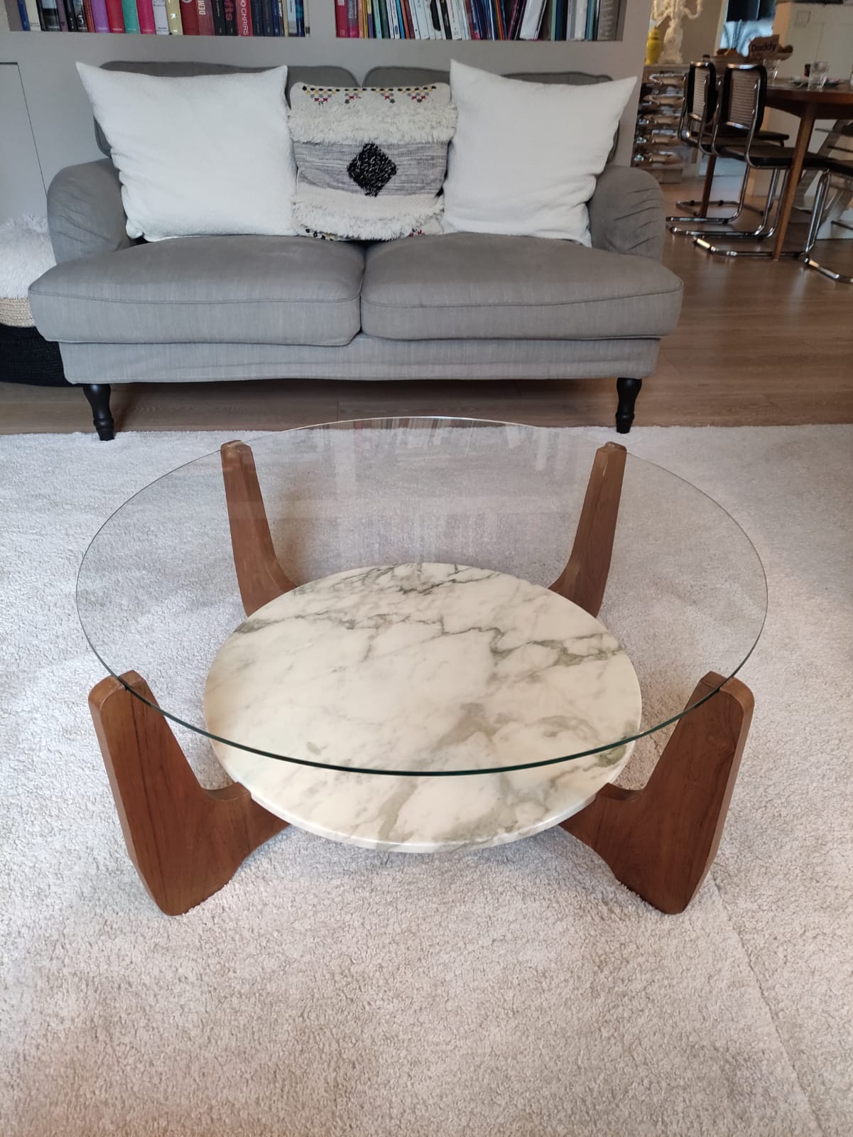 Table basse bois marbre et verre par Hugues Poignant