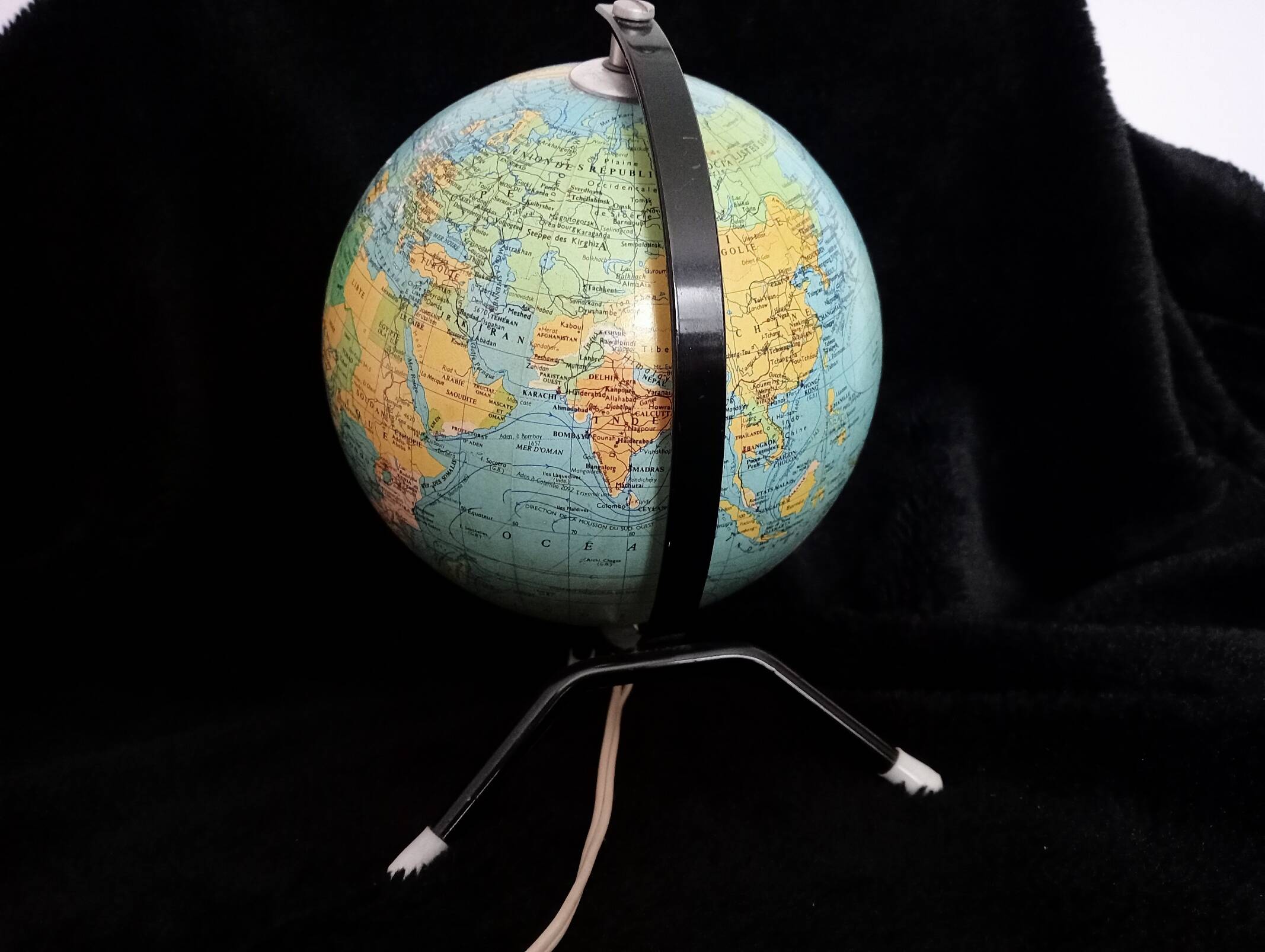 Vintage luminous earth globe
