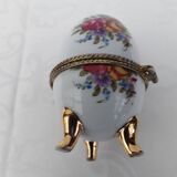 Oeuf en porcelaine