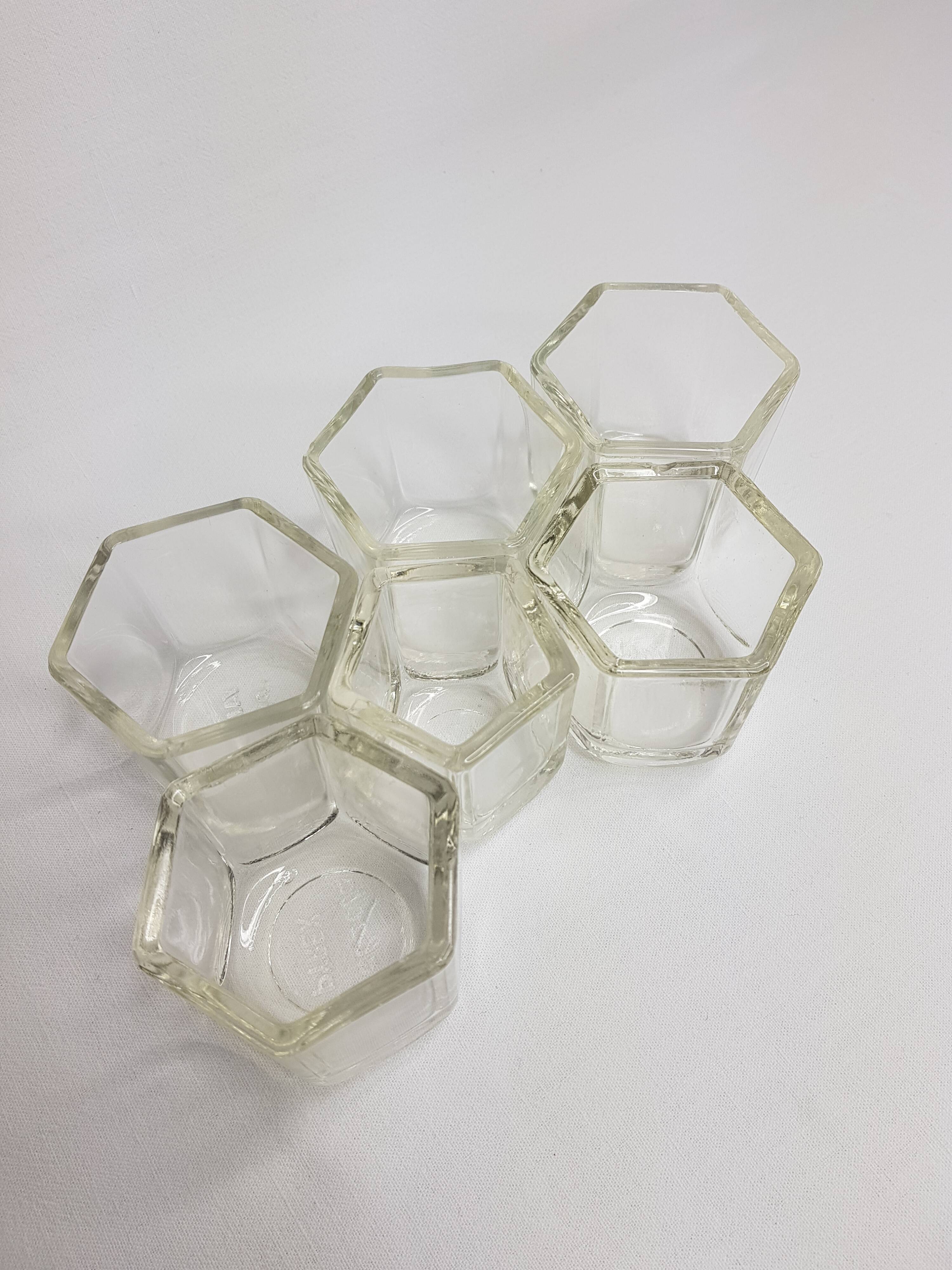 Lot de six pots en verre moulé Pyrex "Yalacta"