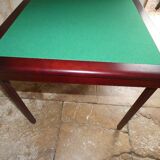 Table de jeu couleur acajou avec tapis en vert