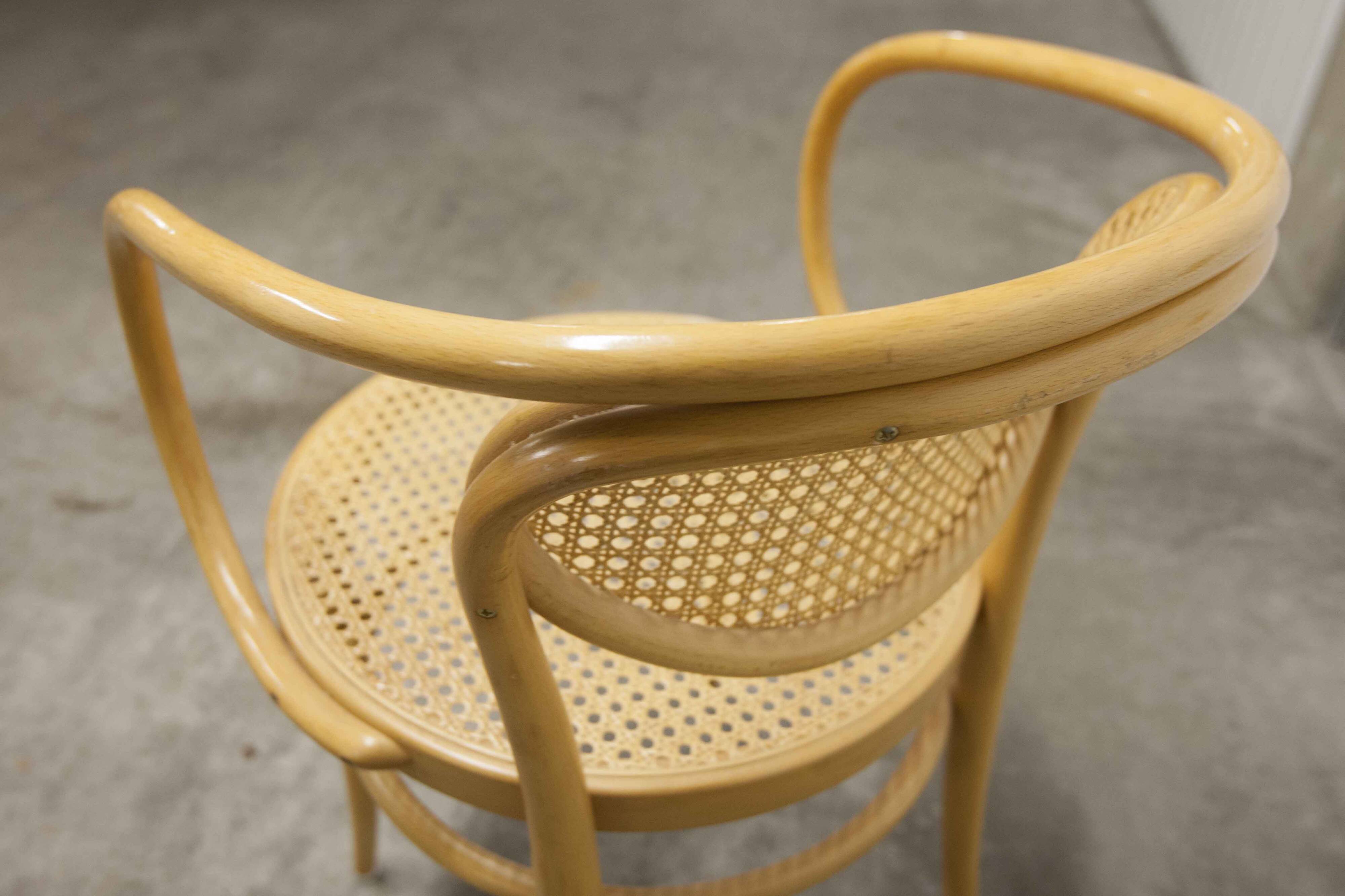 Fauteuil Thonet 210 R cannage couleur miel