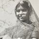 Photographie originale de Suraj N. Sharma : jeune femme et amphore