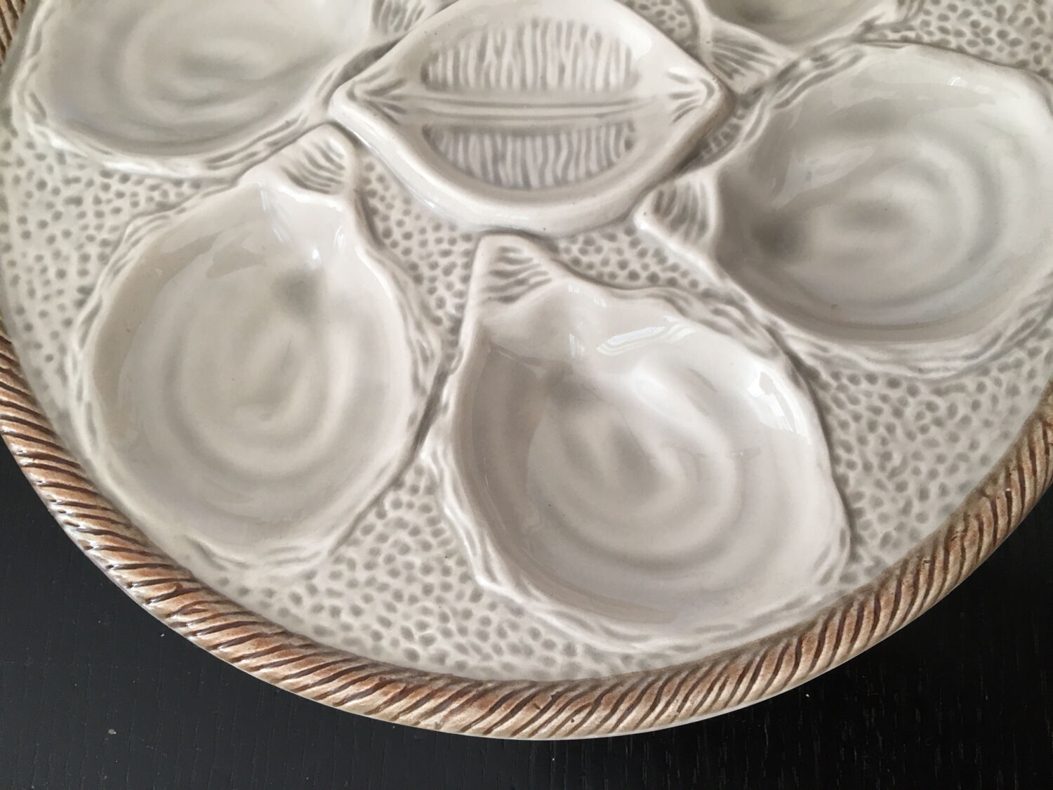 Lot de deux assiettes à huître