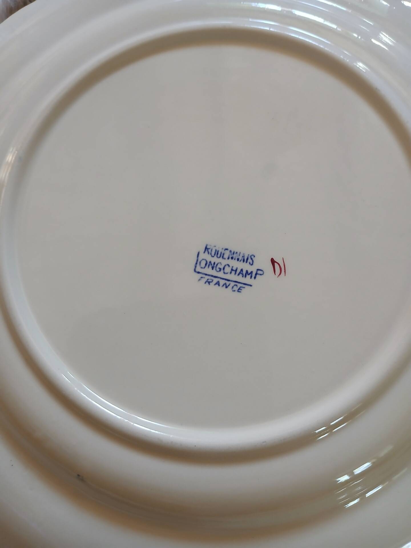 8 flat plates in Longchamp ironstone