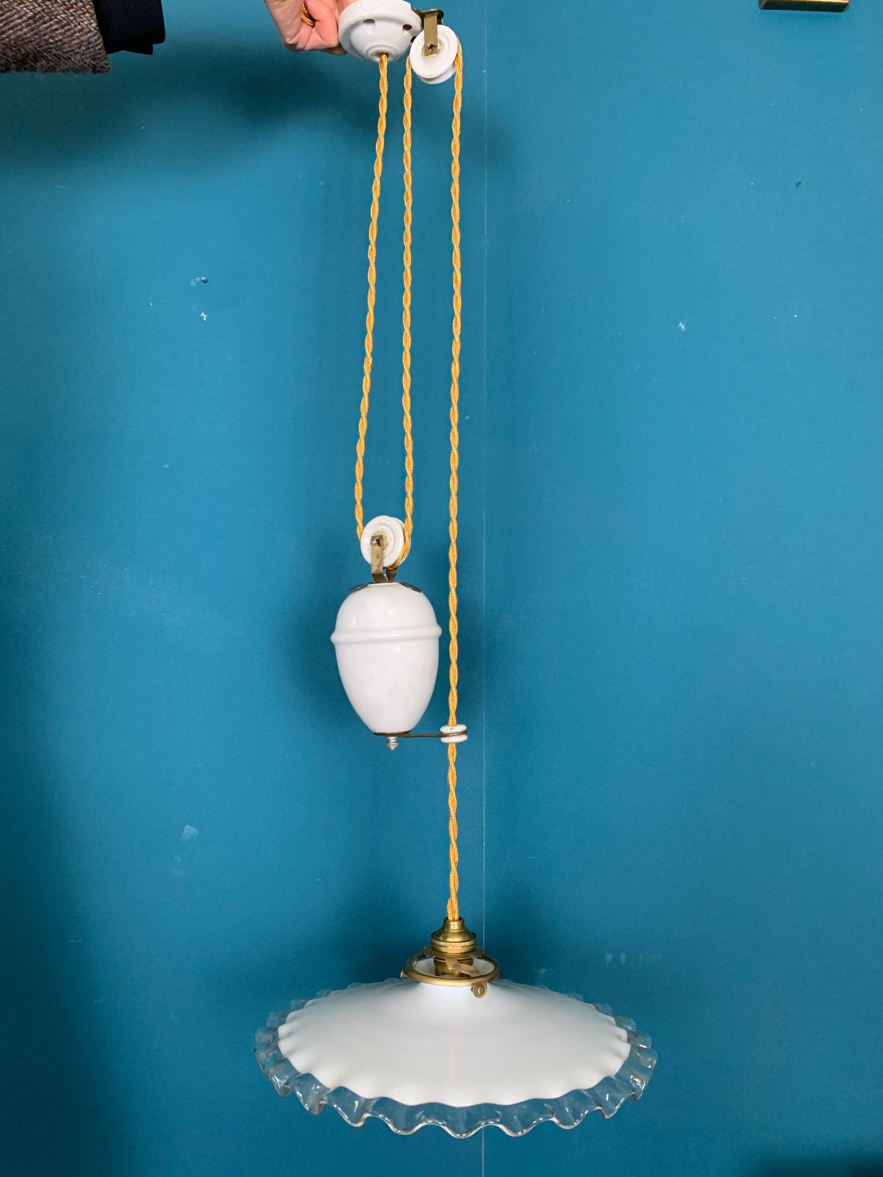 Suspension rises and falls in opaline