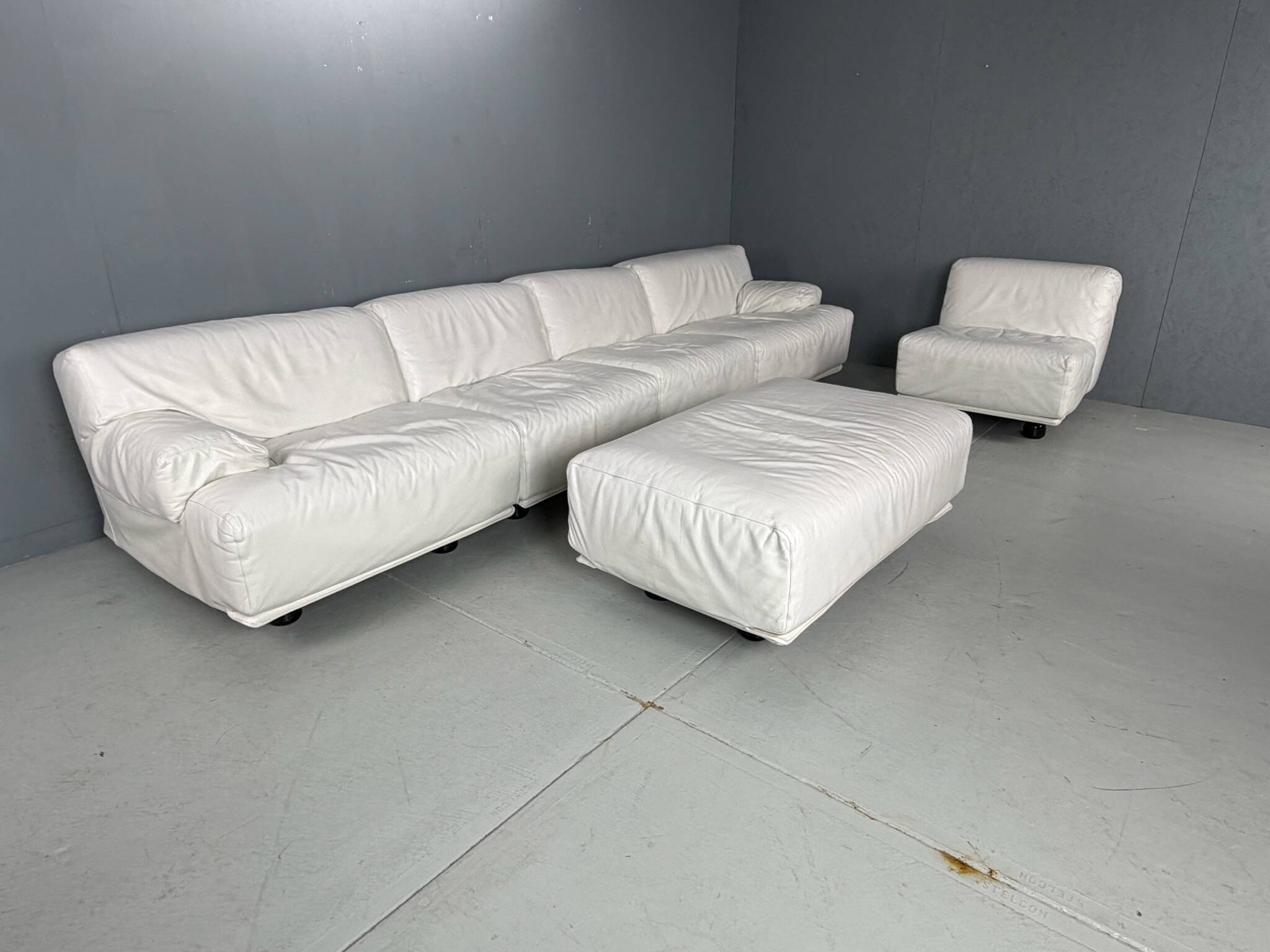 Leather 5-seater sofa "Fiandra" by Vico Magistretti for Cassina, 1970, Italy