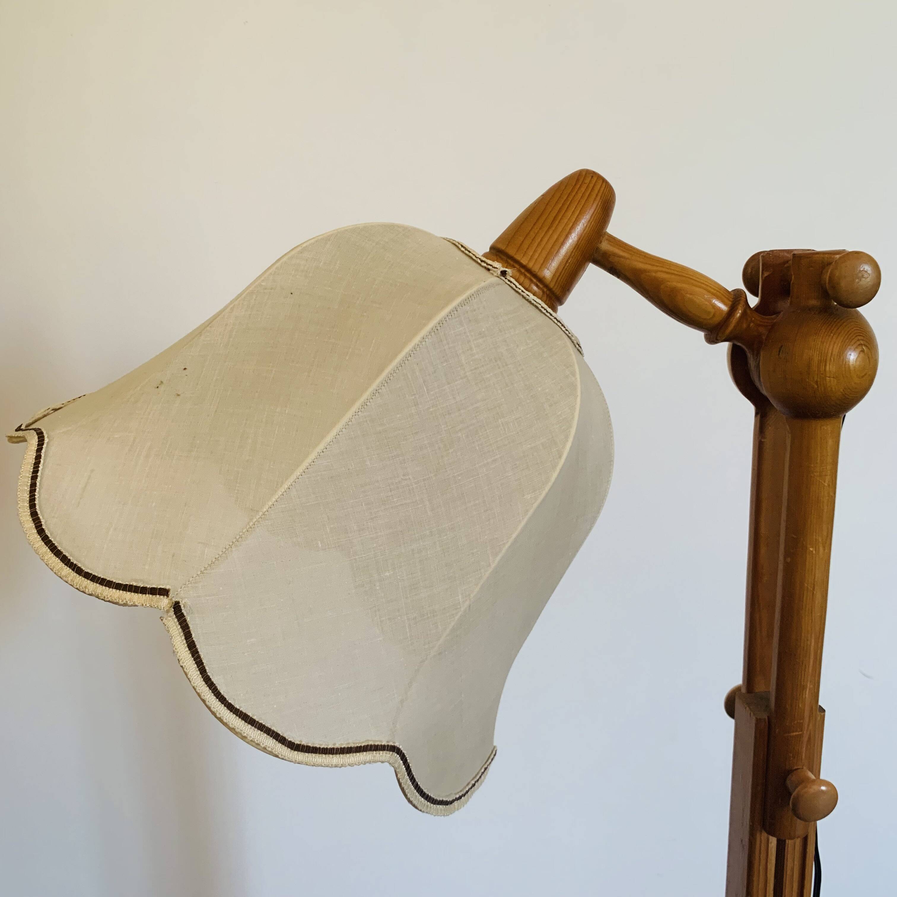 Lampadaire vintage articulé en pin – travail scandinave