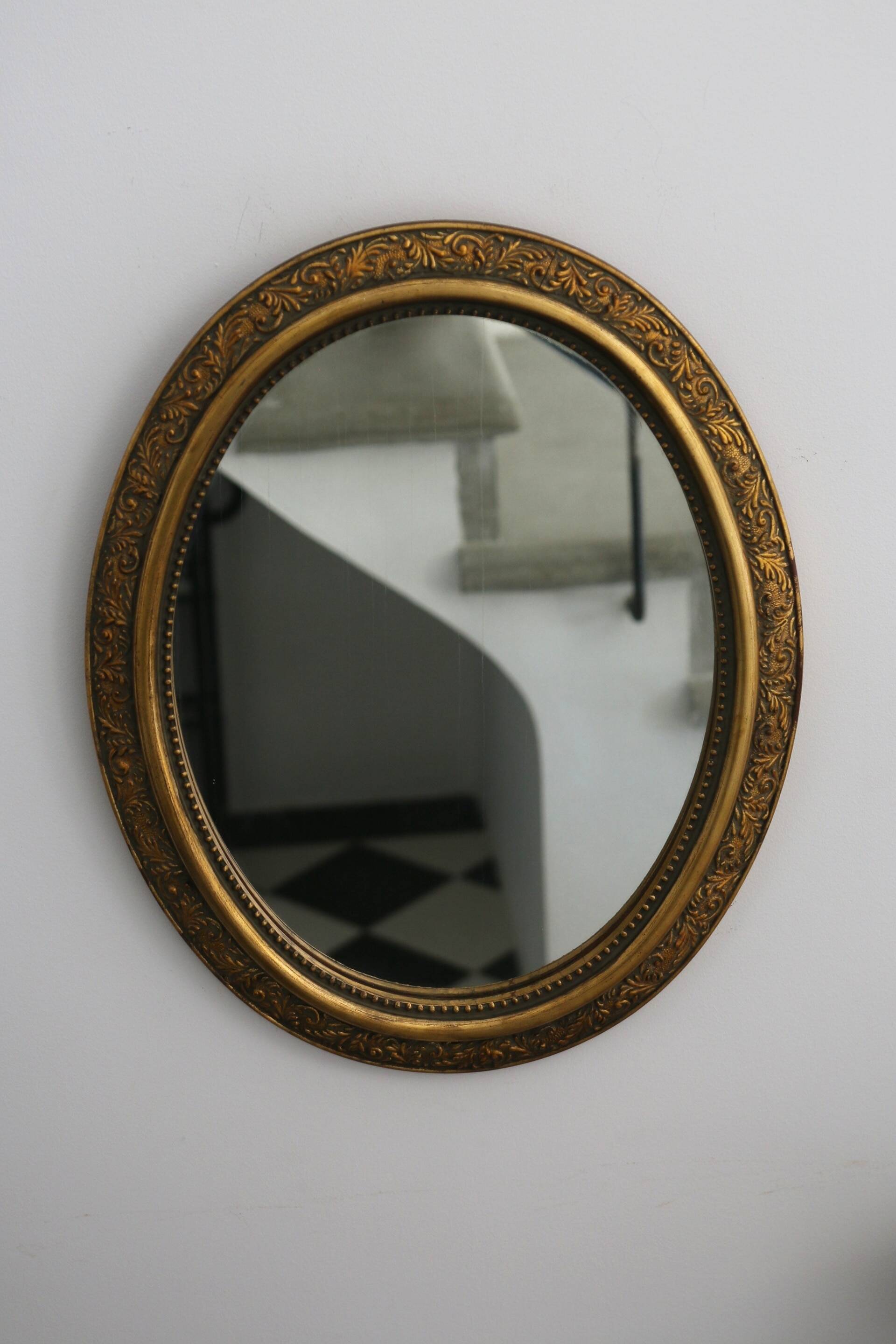 Oval gold mirror in Napoléon III style