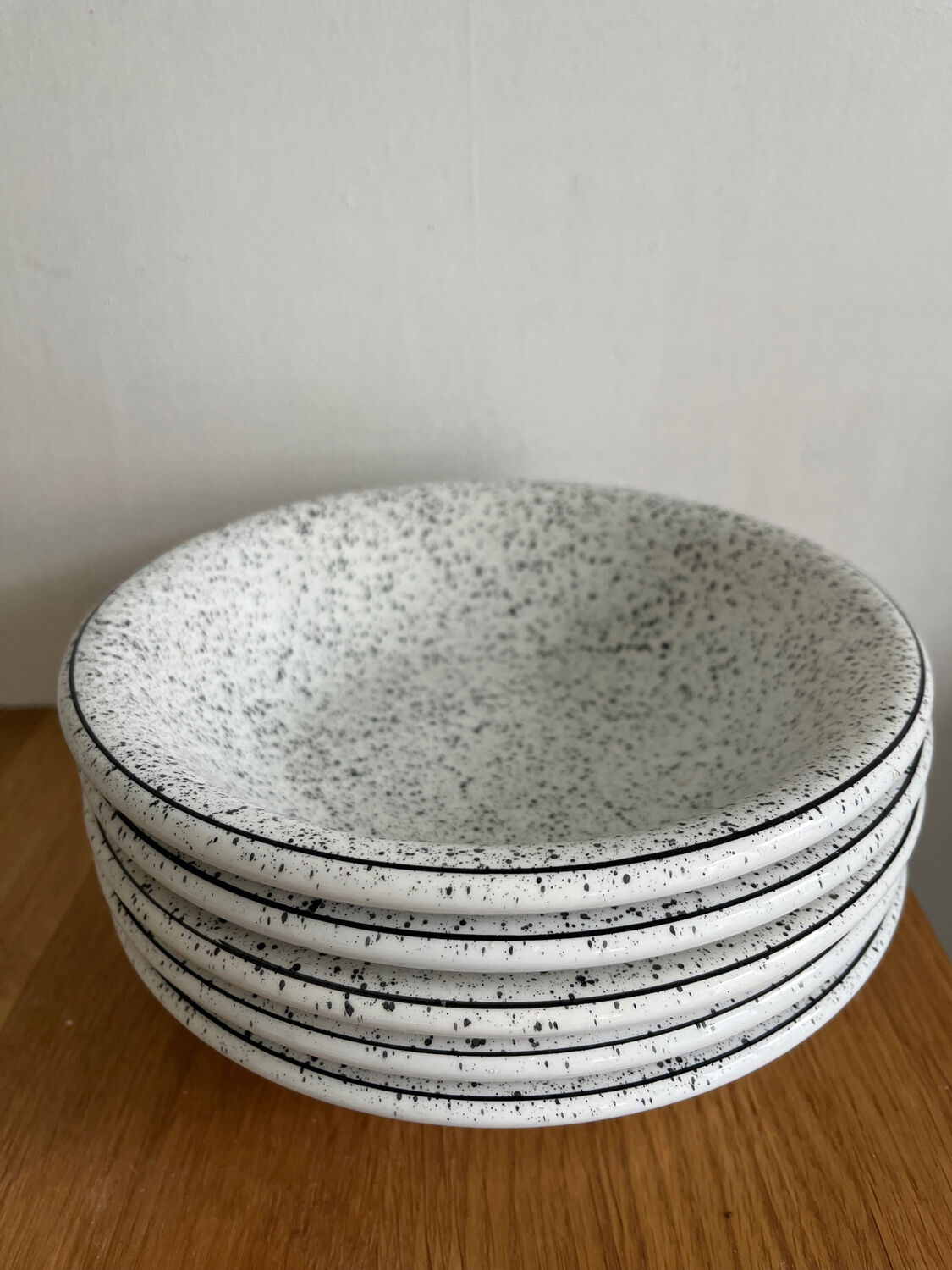 5 hollow plates in hand-speckled Italian ceramic