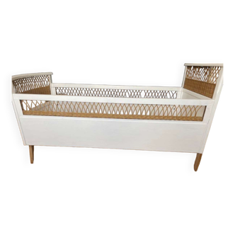 Rattan baby bed