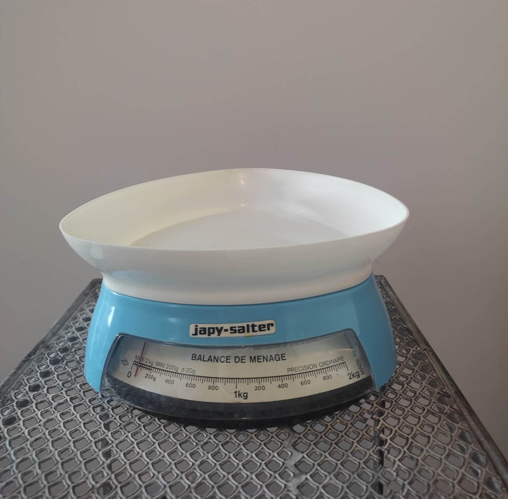 Vintage kitchen scale, 1970s. Japy salter, made in france aubervilliers.