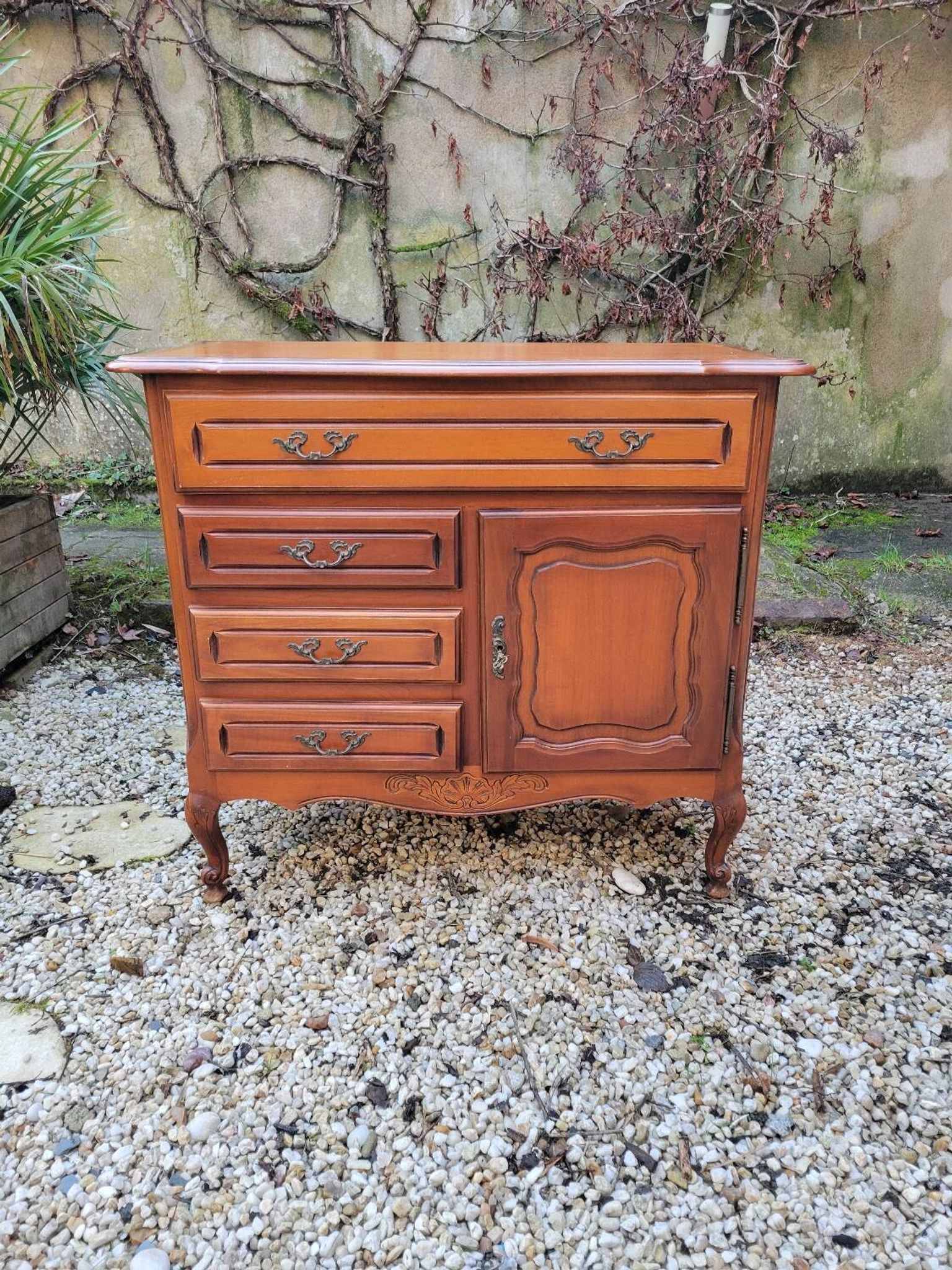 Commode en merisier massif Louis XV