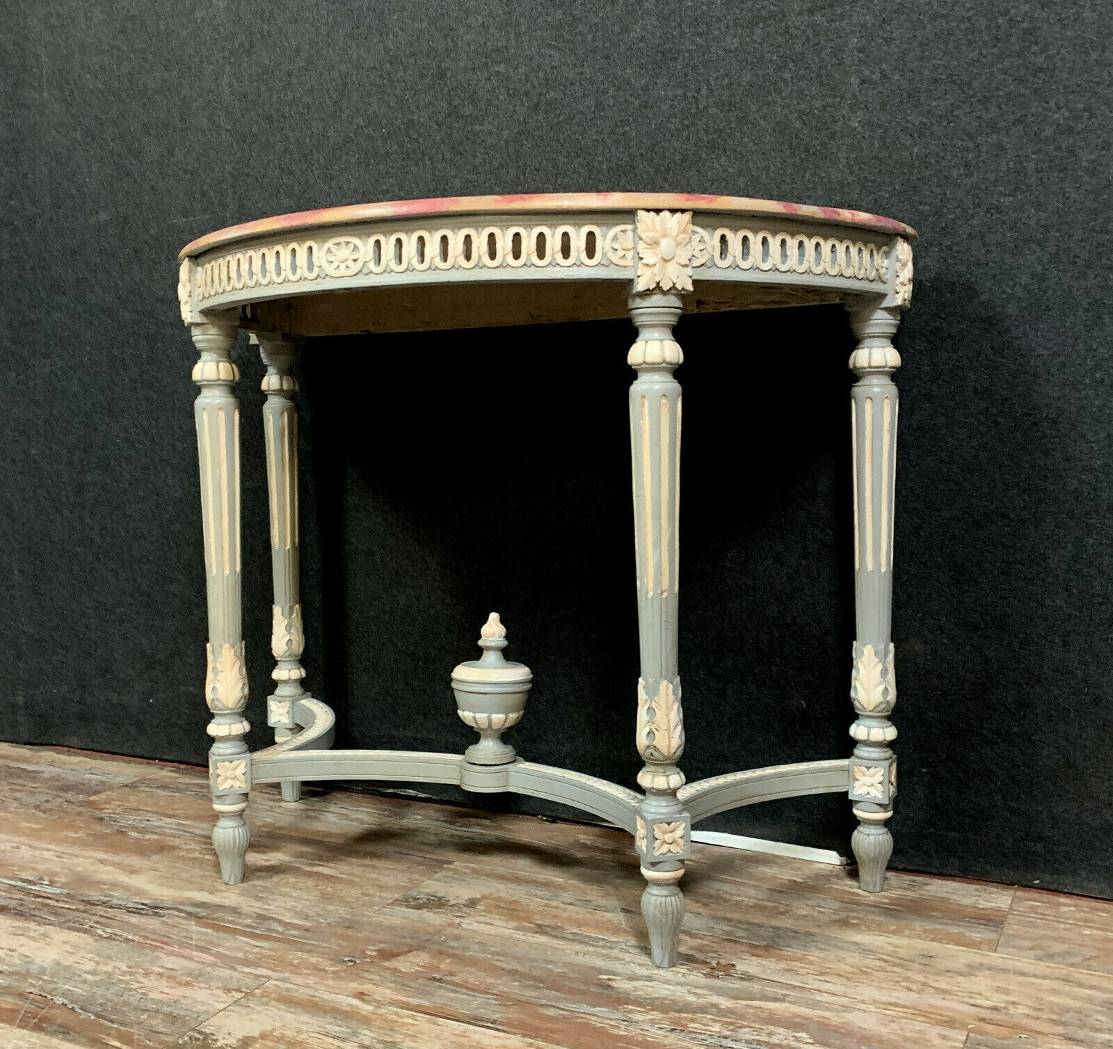 Console half moon Louis XVI in Wood laqué and rechampi work Provençal around 1900