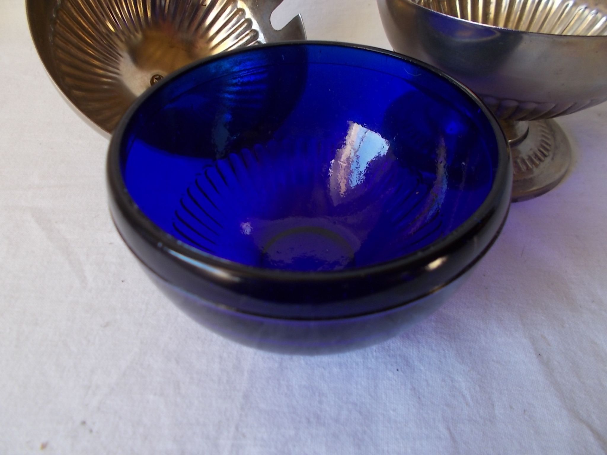Sucrier en métal et verre bleu