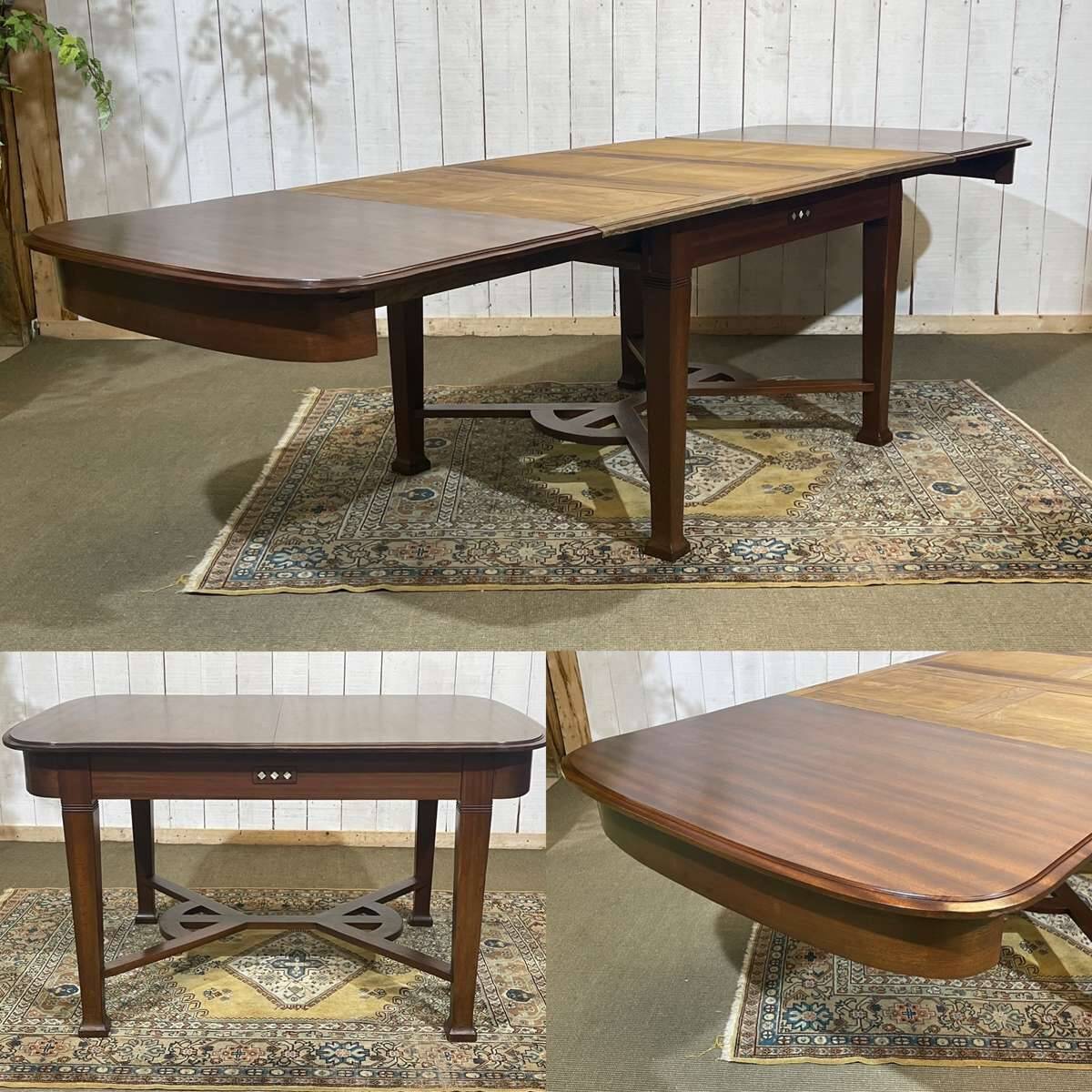 Art Nouveau dining table in mahogany in the style of Gustave Serrurier-Bovy.