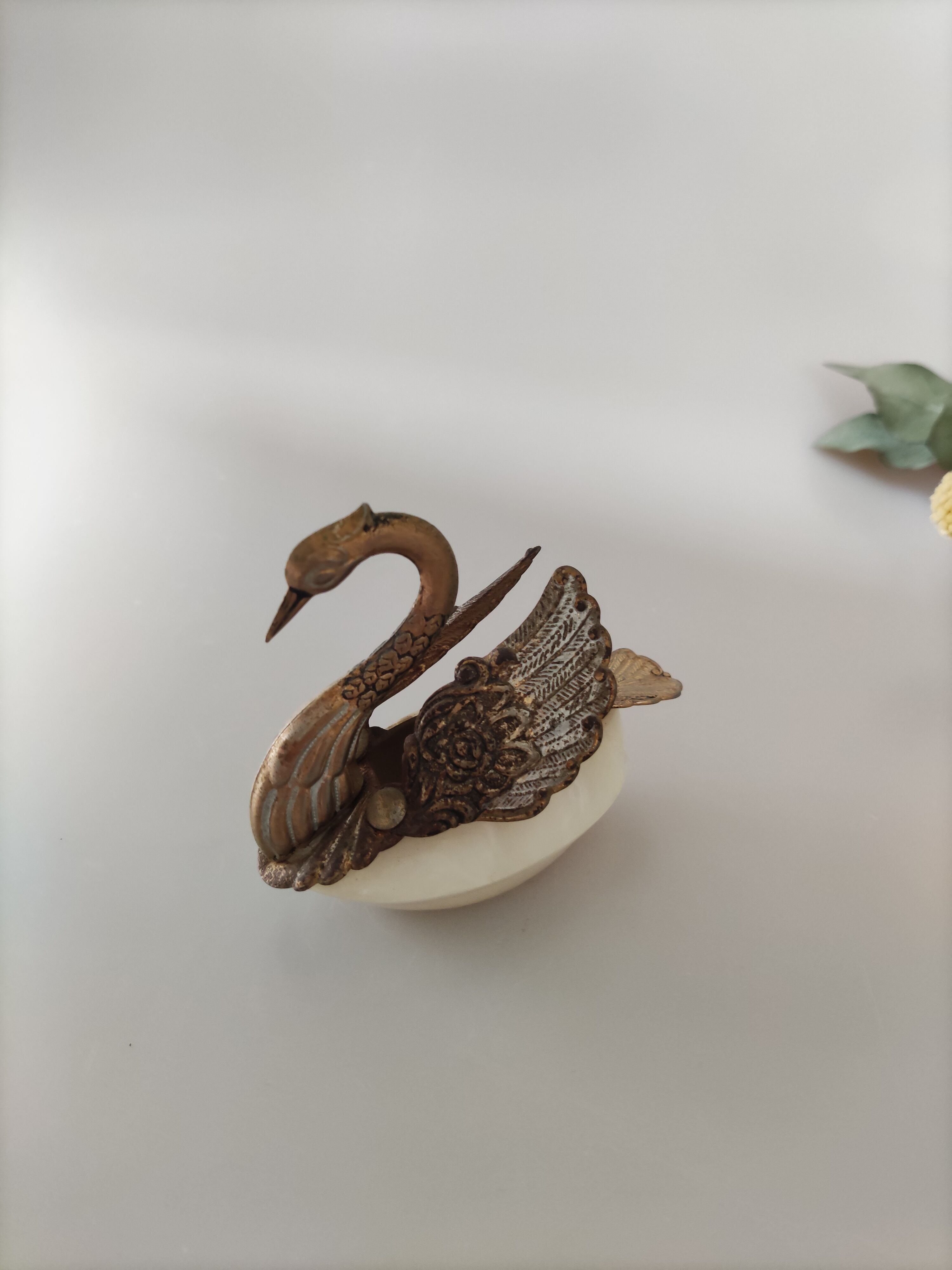 Brass and mother-of-pearl ashtray swan