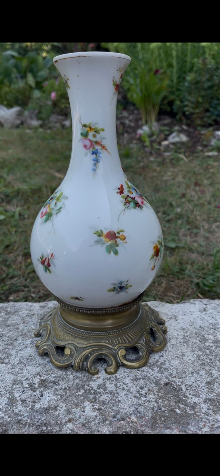 Pair of antique vases in hand-painted porcelain and bronze – Décor