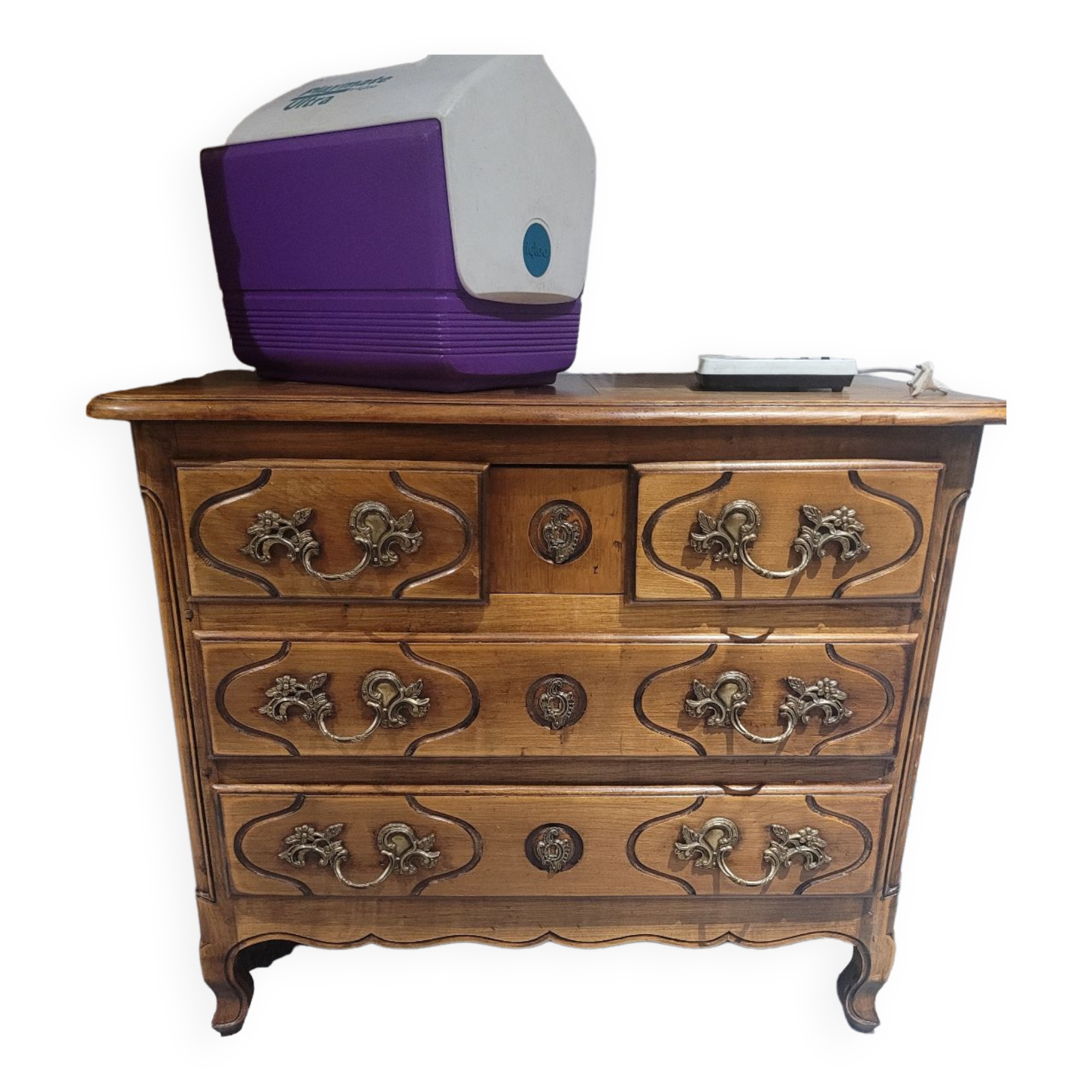 Antique chest of drawers