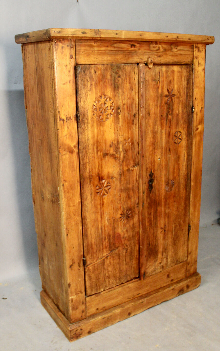 Wardrobe pantry savoyard