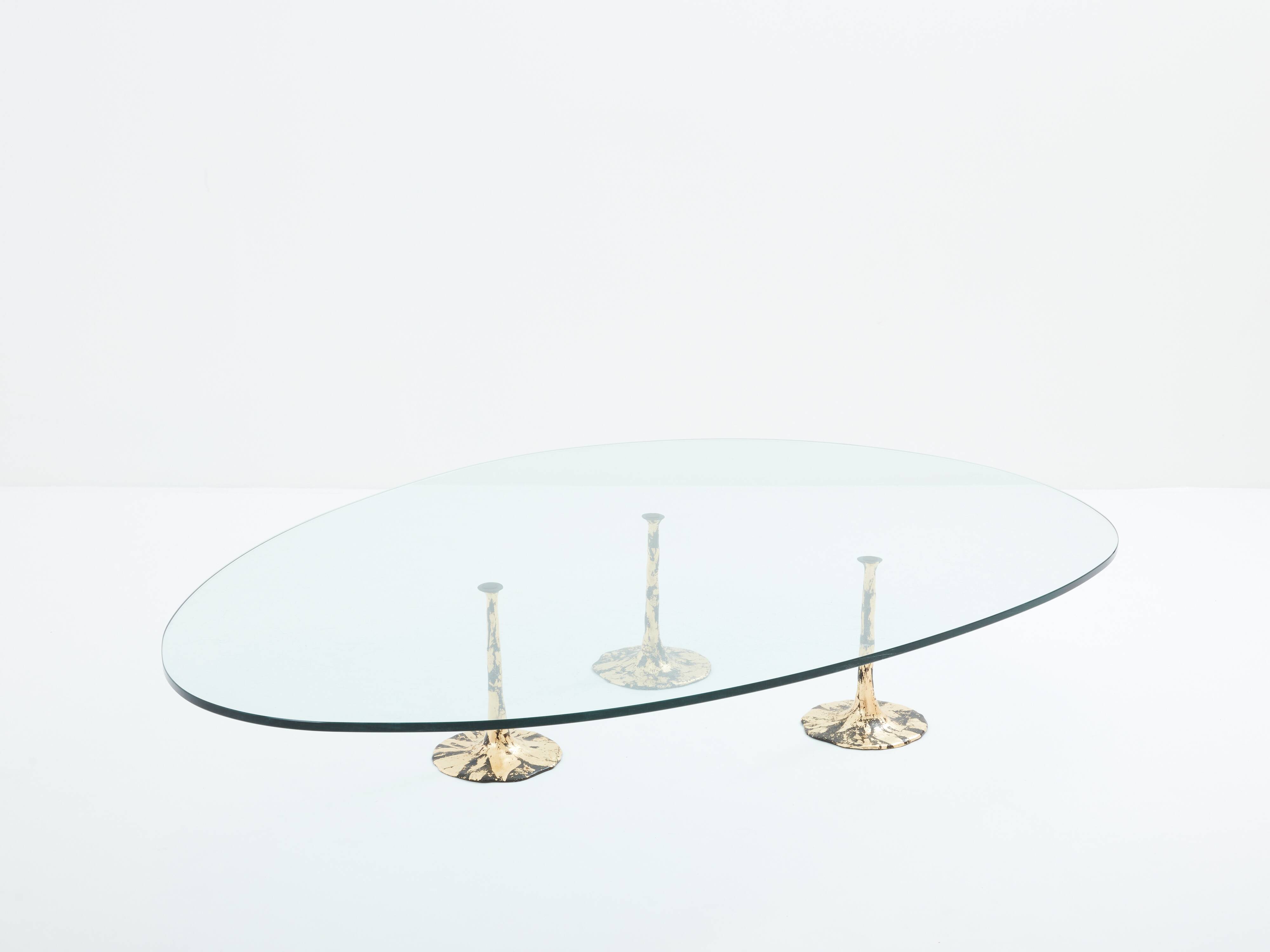 Table basse brutaliste fer forgé doré feuille d’or 1970