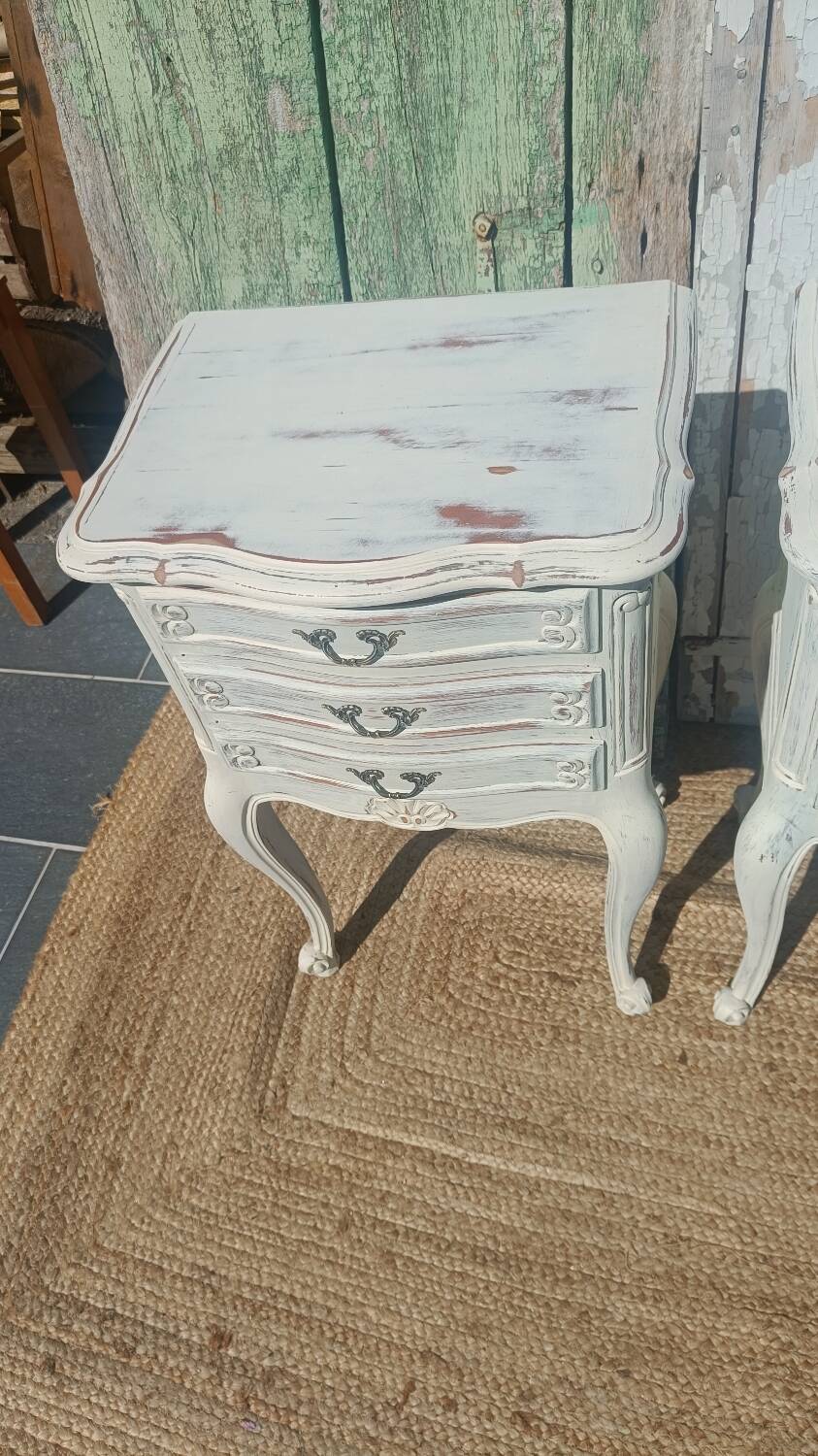 Paire de chevets style Louis XV patinés