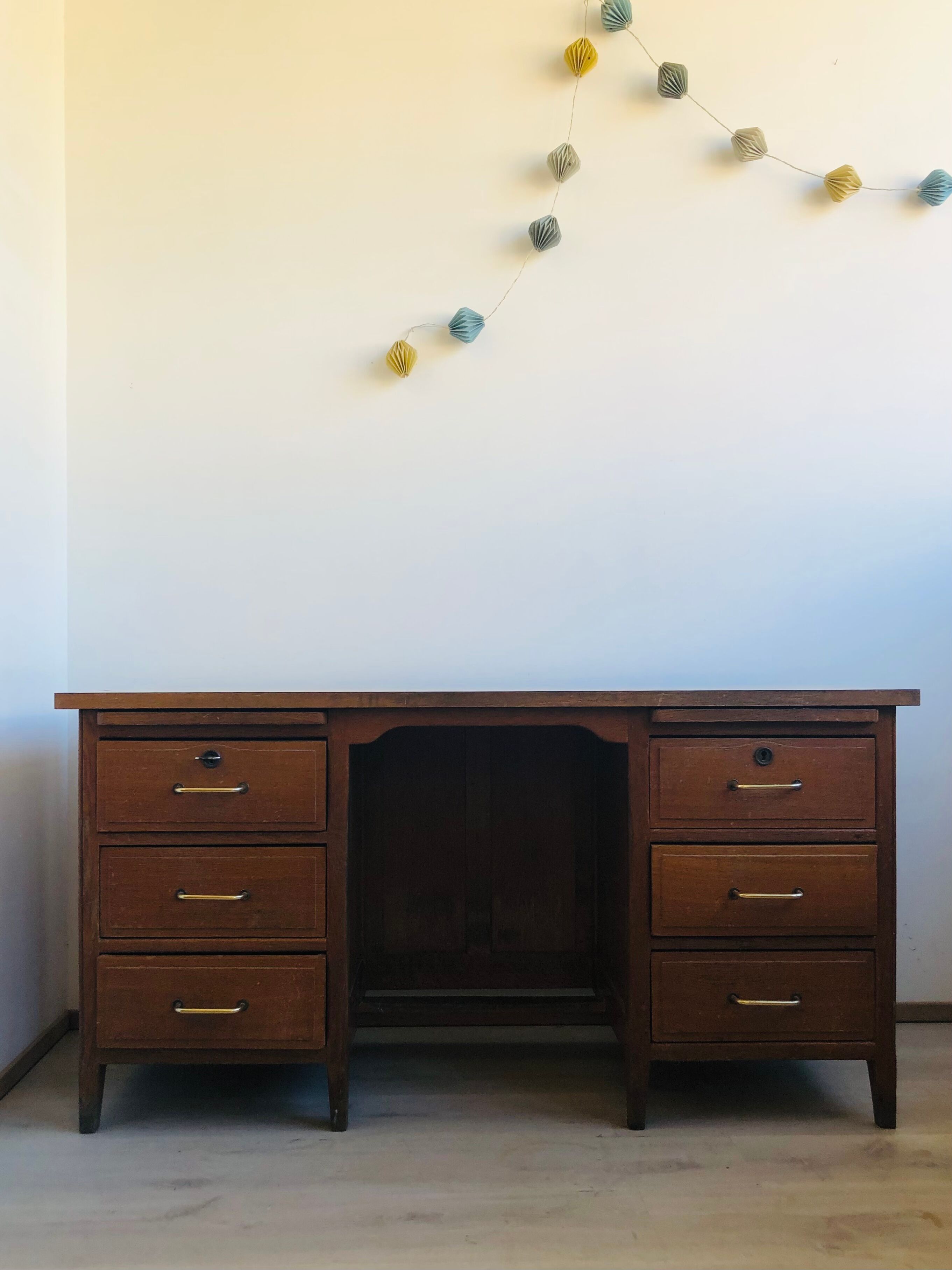 Administrative desk in oak and Formica 50