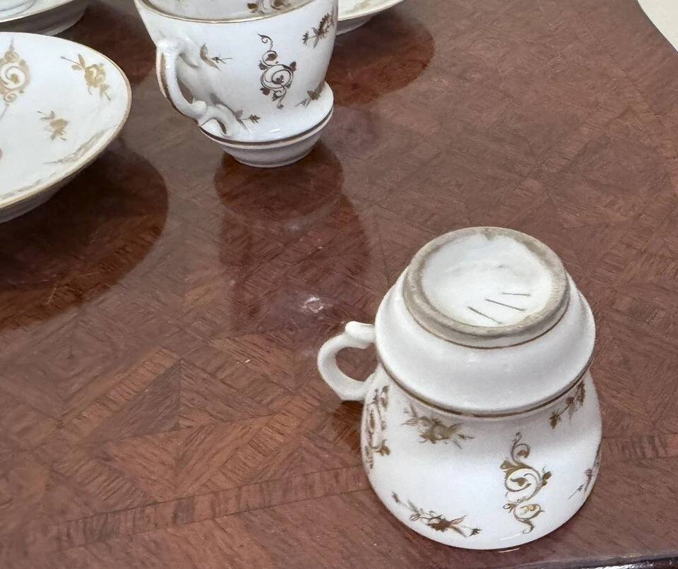 Limoges porcelain tea/coffee service – Maison Giraud, gold decoration – X
