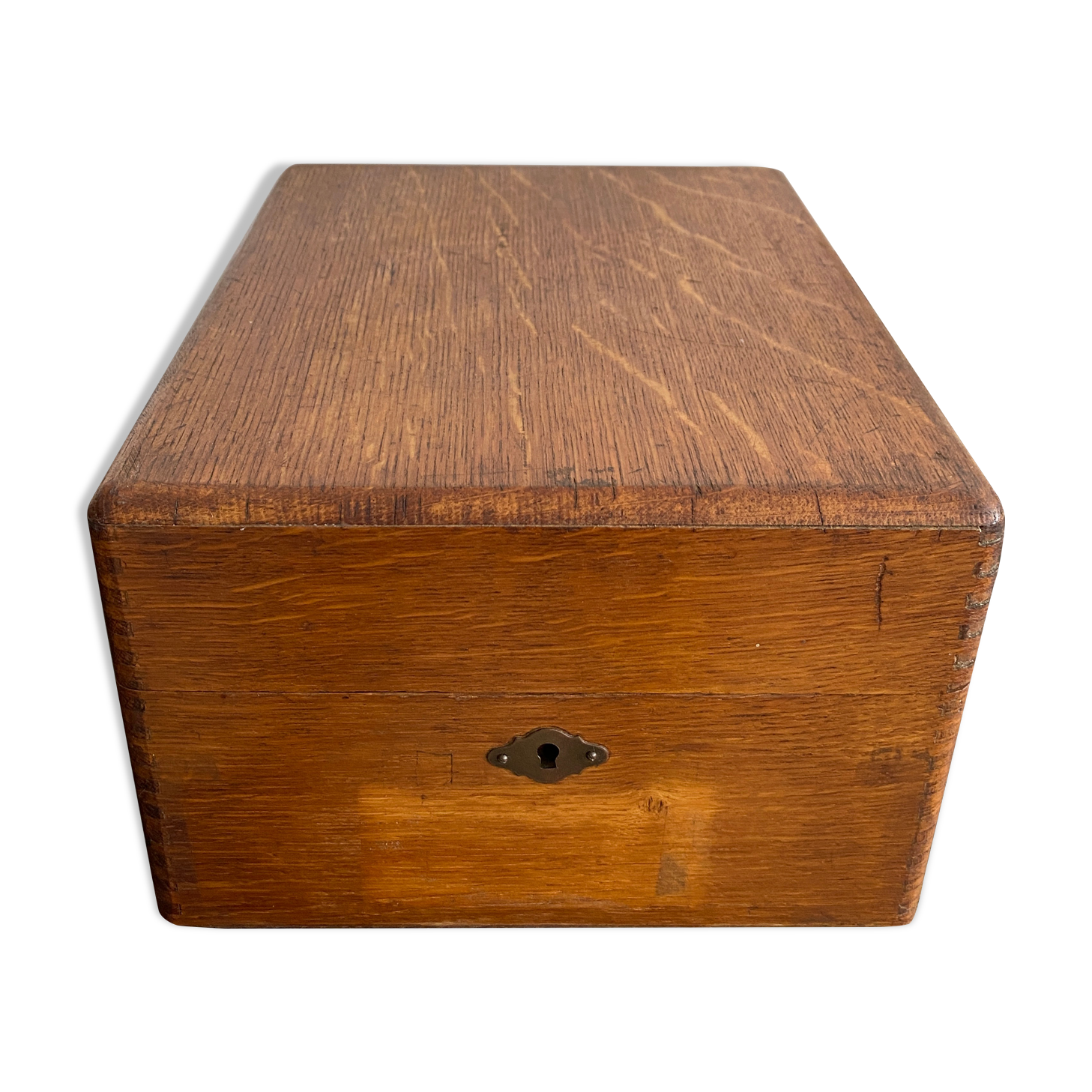 Wooden plug box