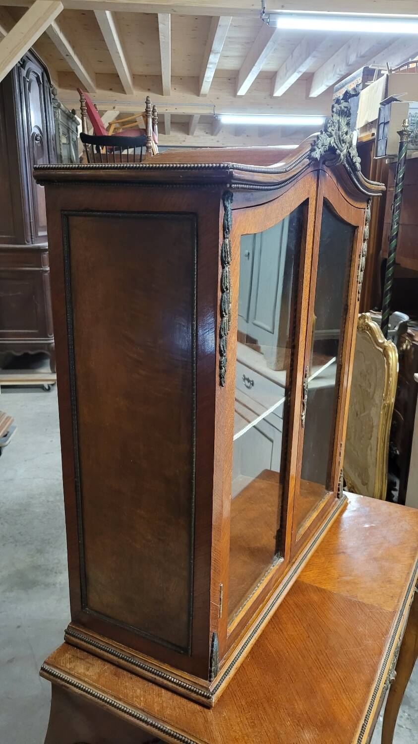 Louis XV bonheur du jour in rosewood marquetry decorated with bronze.