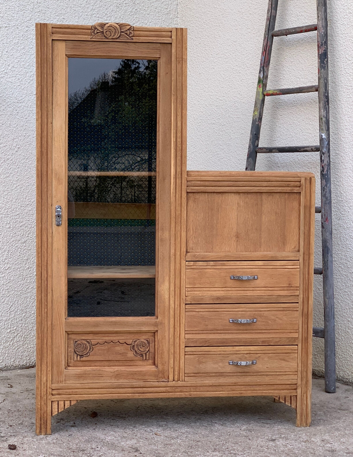 Art Deco asymmetrical glass Parisian wardrobe 1930