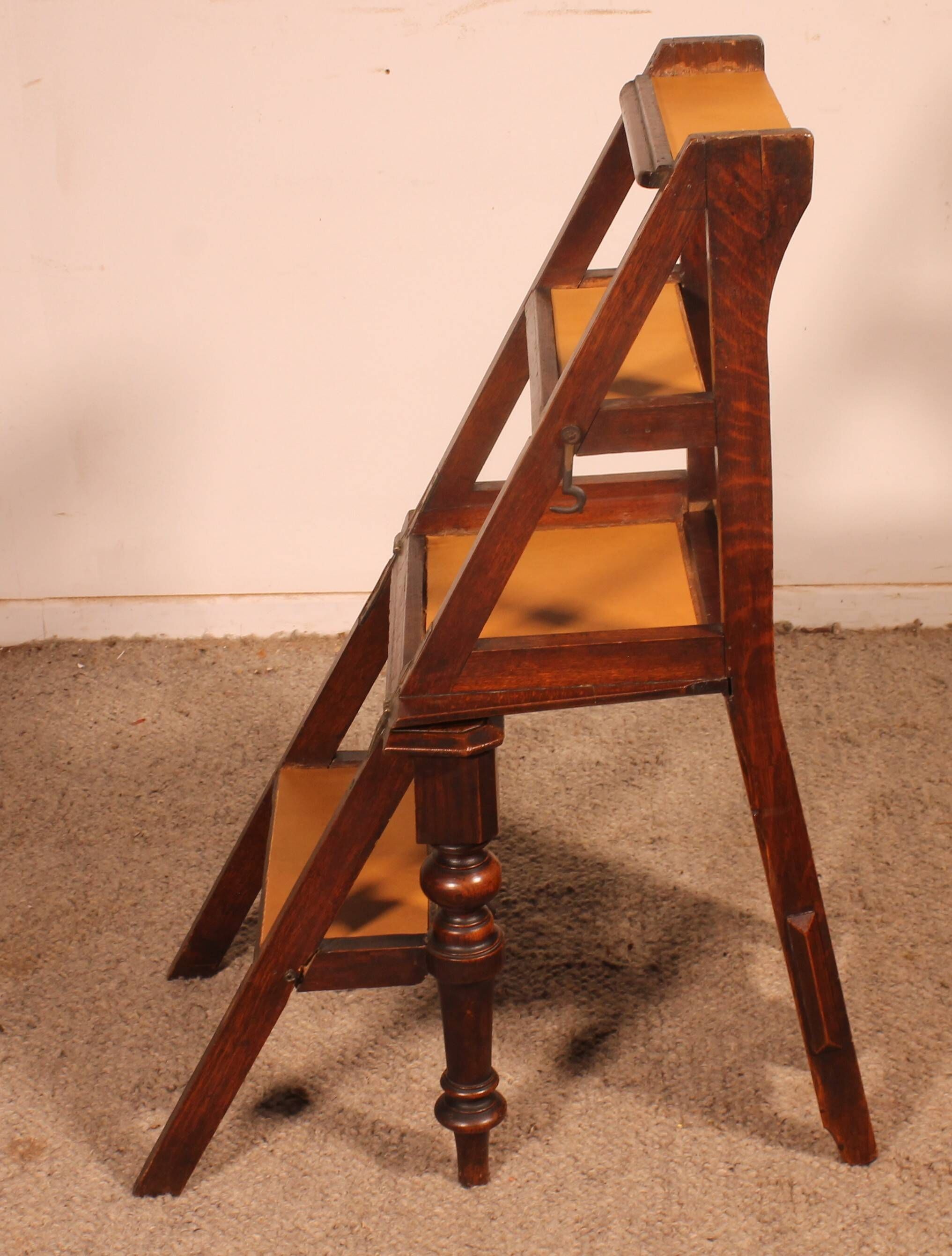 neogothic step stool - 19th century in oak