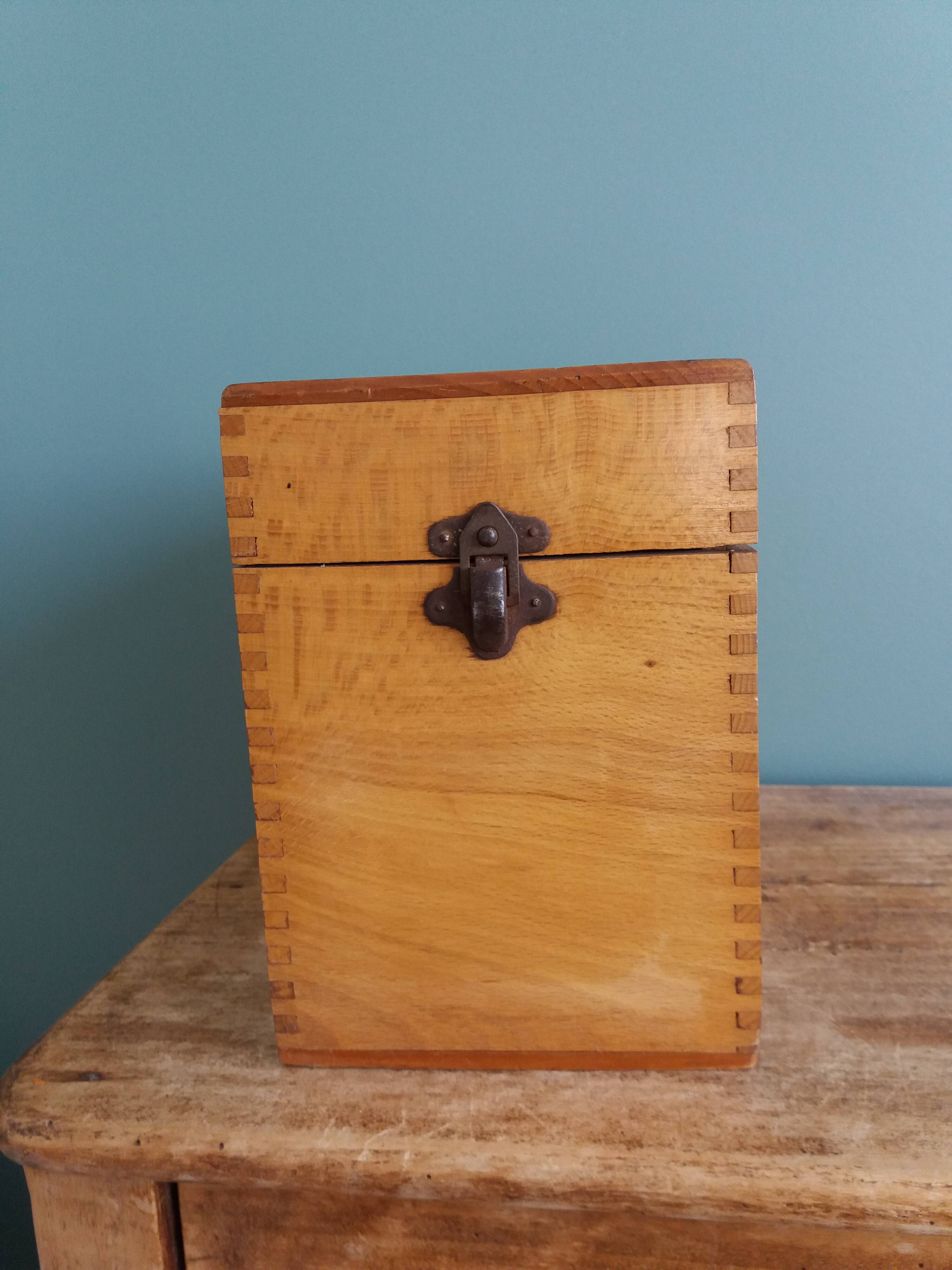 Wooden storage box, empty pocket