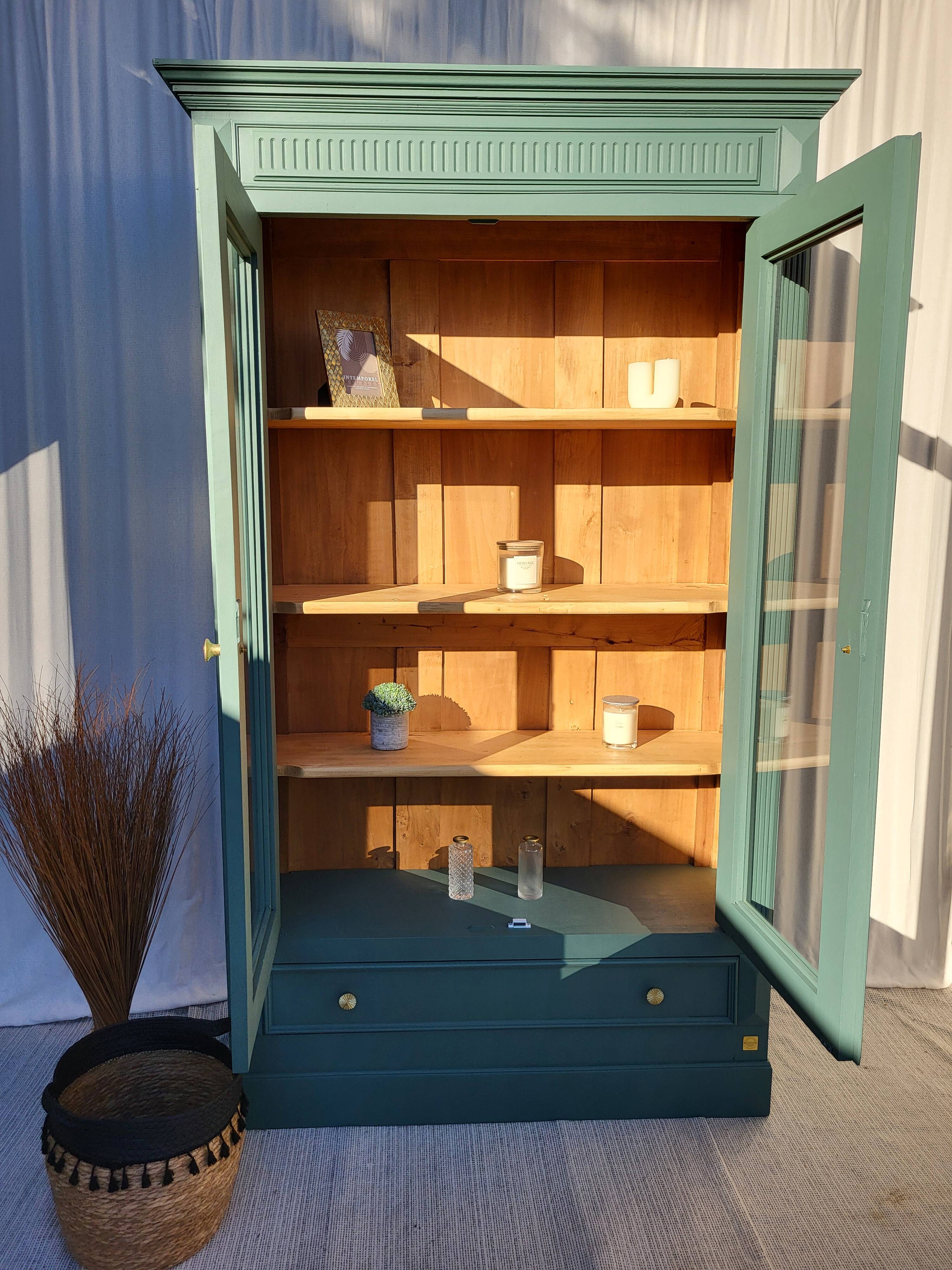 2 glass door dresser