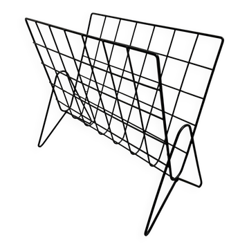 Black metal wire magazine rack